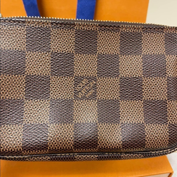 💲8️⃣2️⃣5️⃣❤️MINI POCHETTE ACCESSOIRES                in Damier Ebene❤️ - Picture 4 of 16